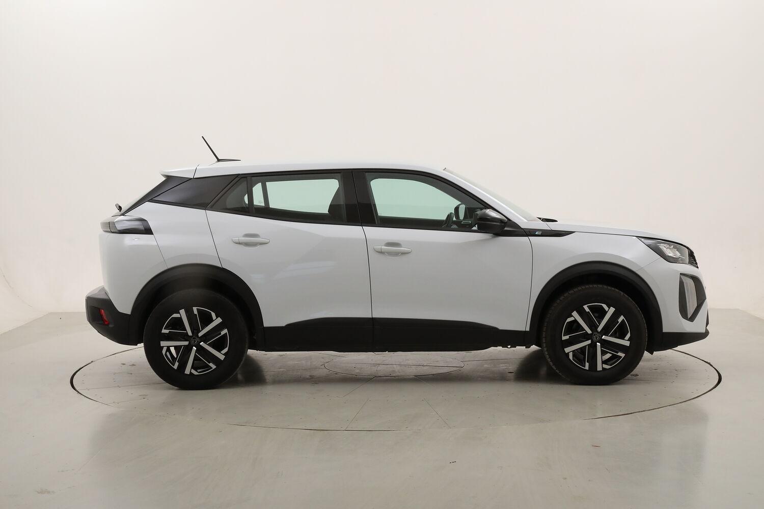 Peugeot 2008 Active usata del 2025 con 27.510 km