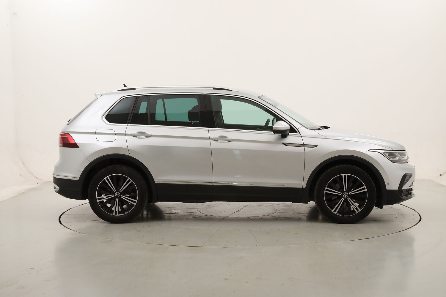 Volkswagen Tiguan Elegance DSG usata del 2021 con 74.016 km