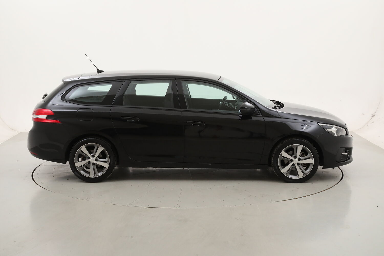 Peugeot 308 SW Active EAT8 usata del 2020 con 116.504 km