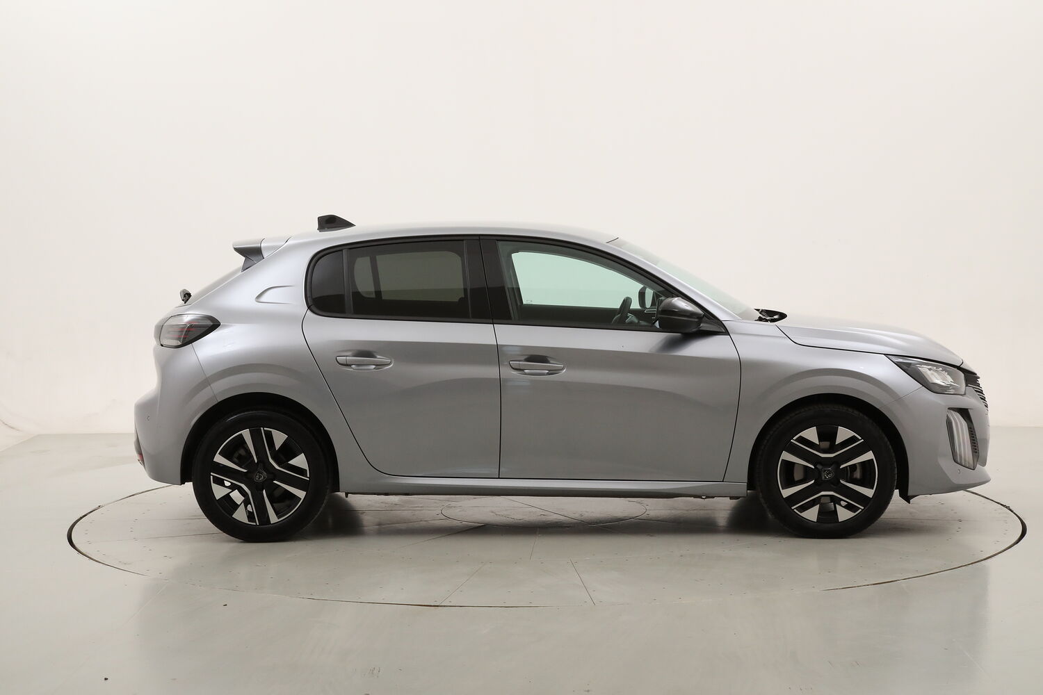 Peugeot 208 Allure usata del 2025 con 33.416 km