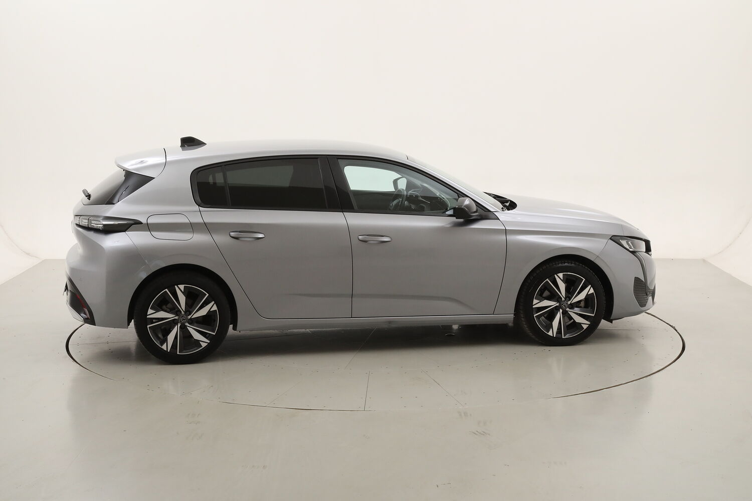 Peugeot 308 Allure EAT8 usata del 2023 con 64.216 km