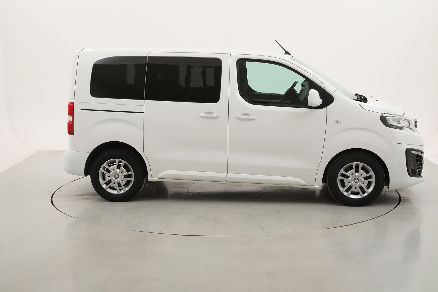 Peugeot Traveller Compact Business usata del 2020 con 113.970 km