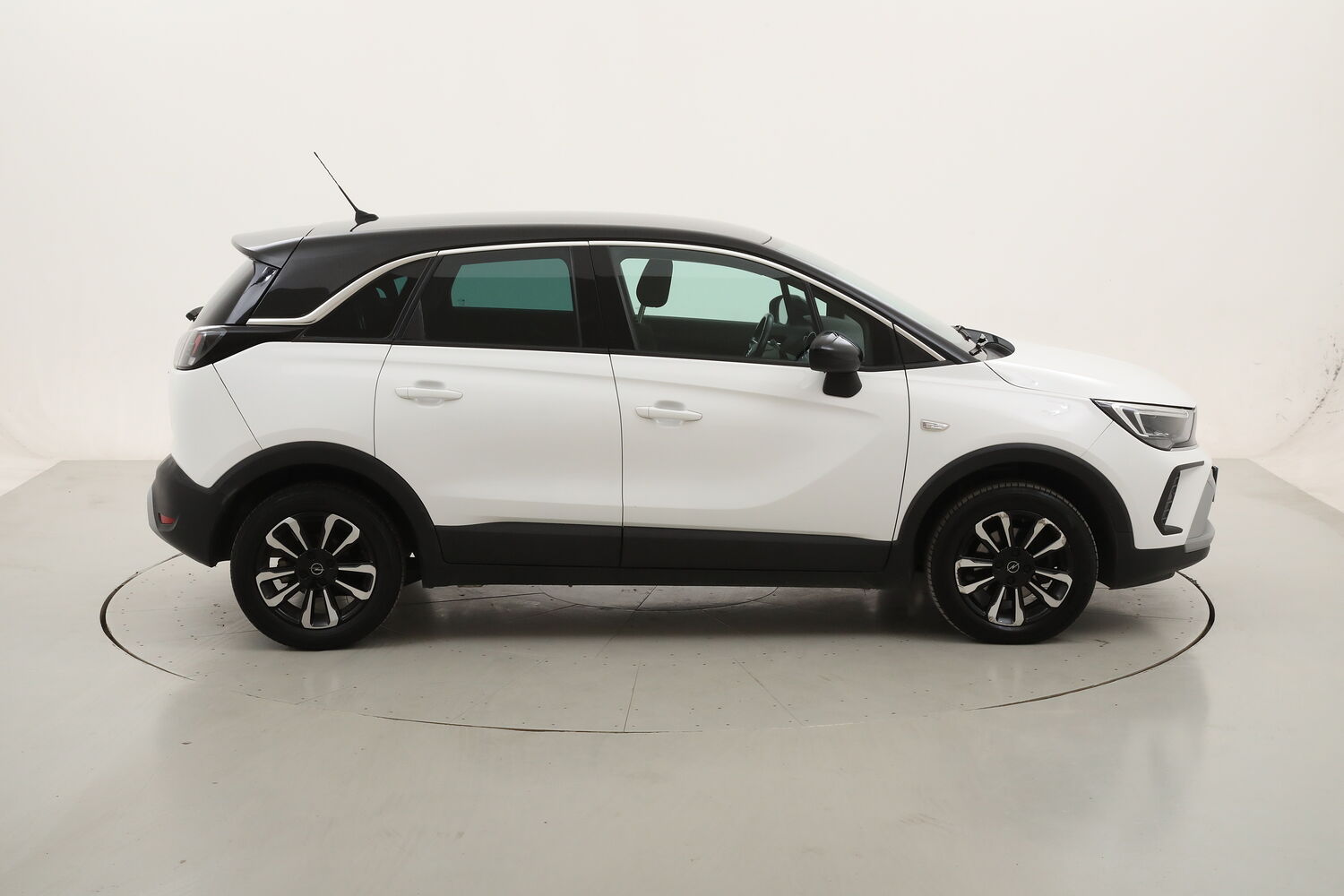 Opel Crossland Elegance usata del 2024 con 44.725 km