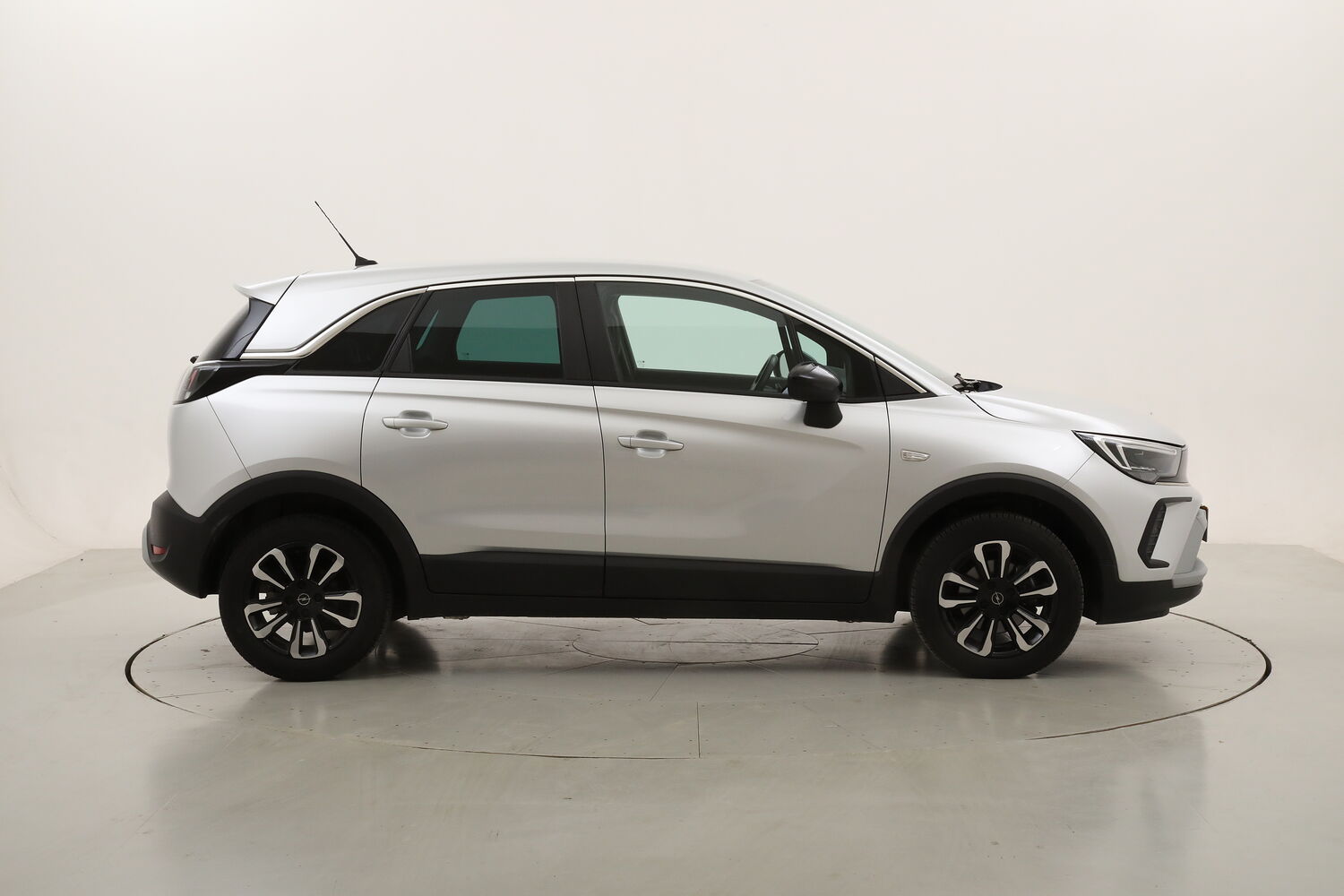 Opel Crossland Elegance Business + Rearview Camera Pack usata del 2023 con 38.780 km