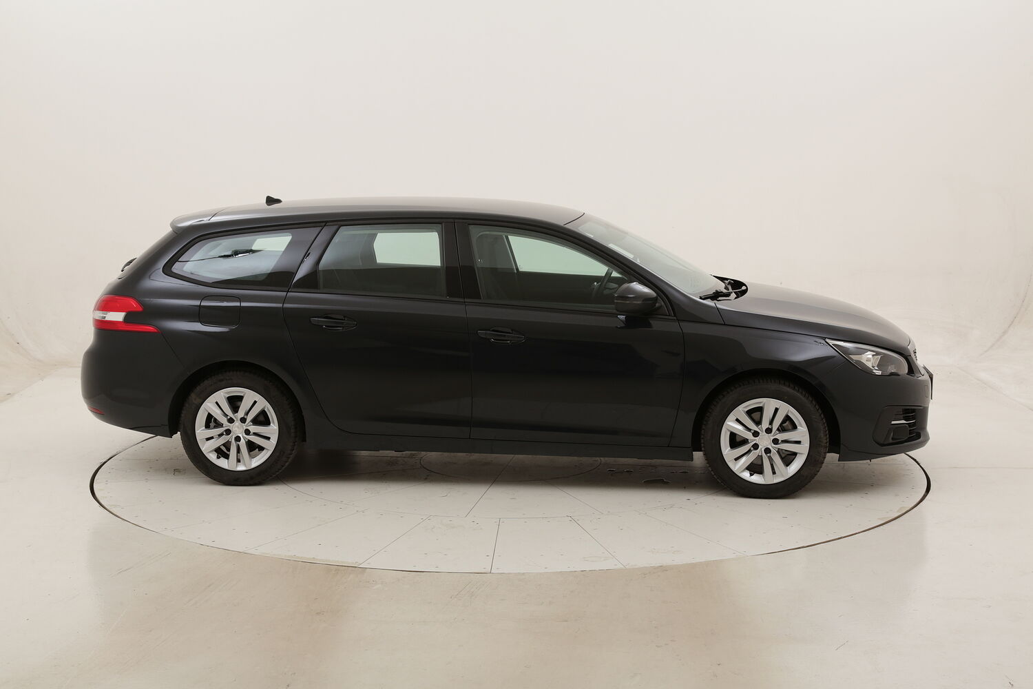 Peugeot 308 SW Business usata del 2018 con 60.182 km