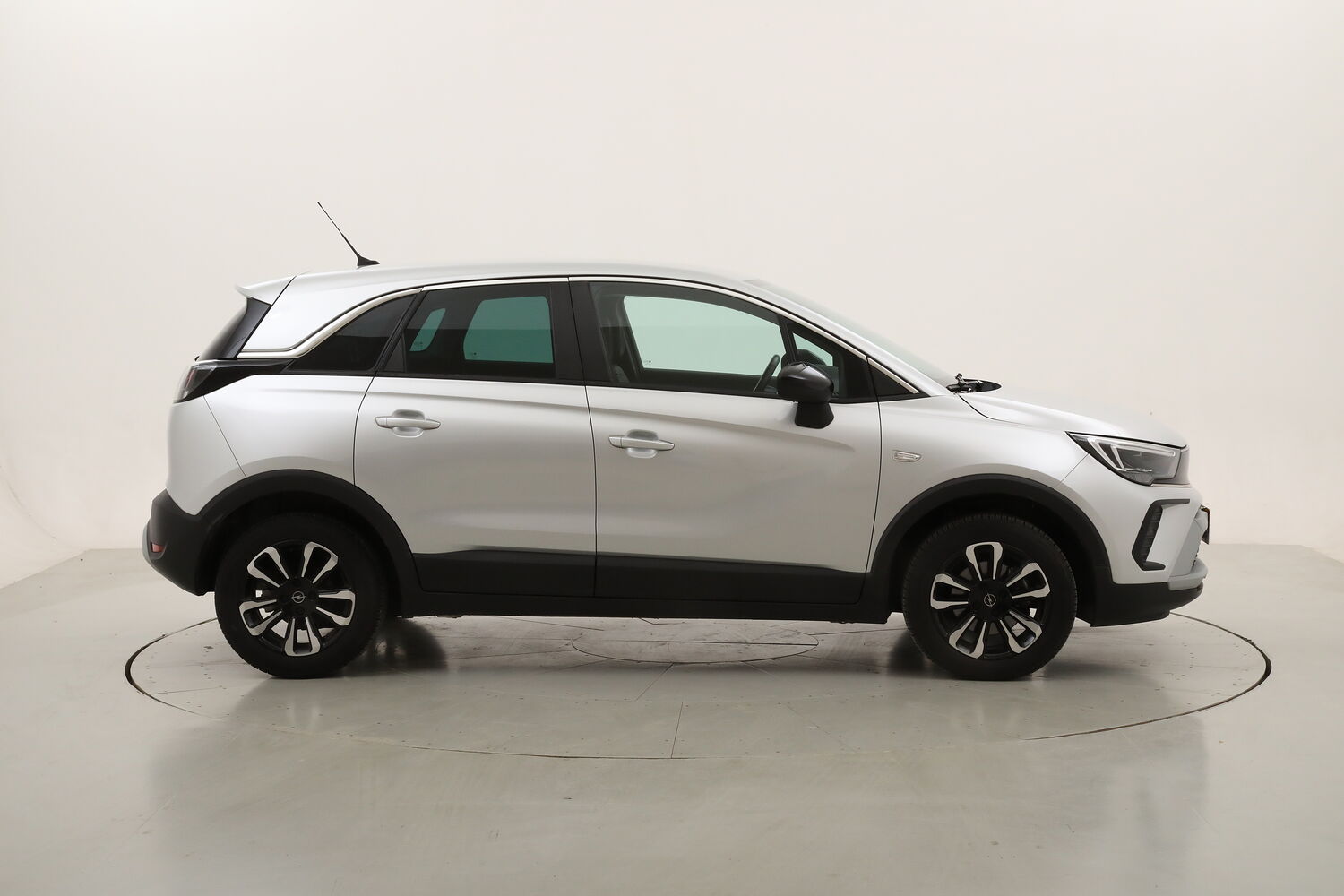 Opel Crossland Elegance Business + Rearview Camera Pack usata del 2023 con 37.521 km