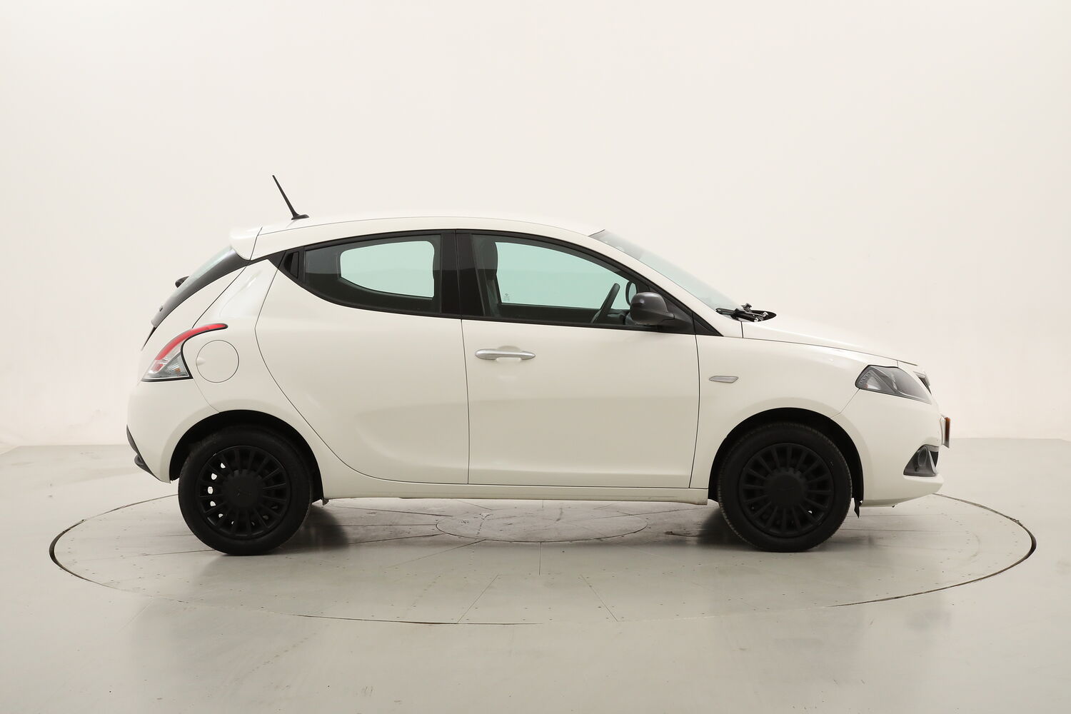 Lancia Ypsilon Hybrid Silver usata del 2022 con 42.929 km