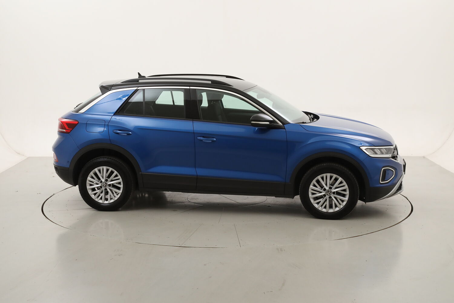 Volkswagen T-Roc Life DSG usata del 2023 con 67.365 km