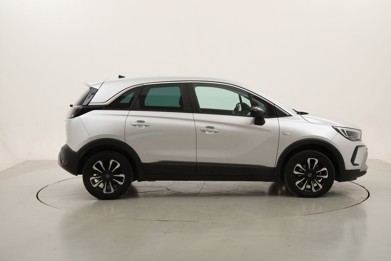 Opel Crossland Elegance Business + Rearview Camera Pack usata del 2023 con 42.009 km