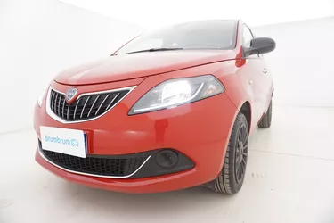 Lancia Ypsilon Hybrid Silver 1.0 Mild Hybrid 70CV Manuale Visione frontale