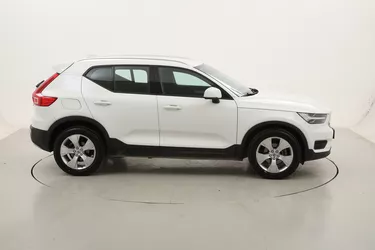 Volvo XC40 T3 Momentum Pro Geartronic 1.5 Benzina 163CV Automatico Volvo XC40 T3 Momentum Pro Geartronic 1.5 Benzina 163CV Automatico