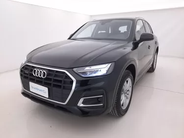 Audi Q5 40 Business quattro S tronic 2.0 Mild Hybrid 204CV Automatico Visione frontale