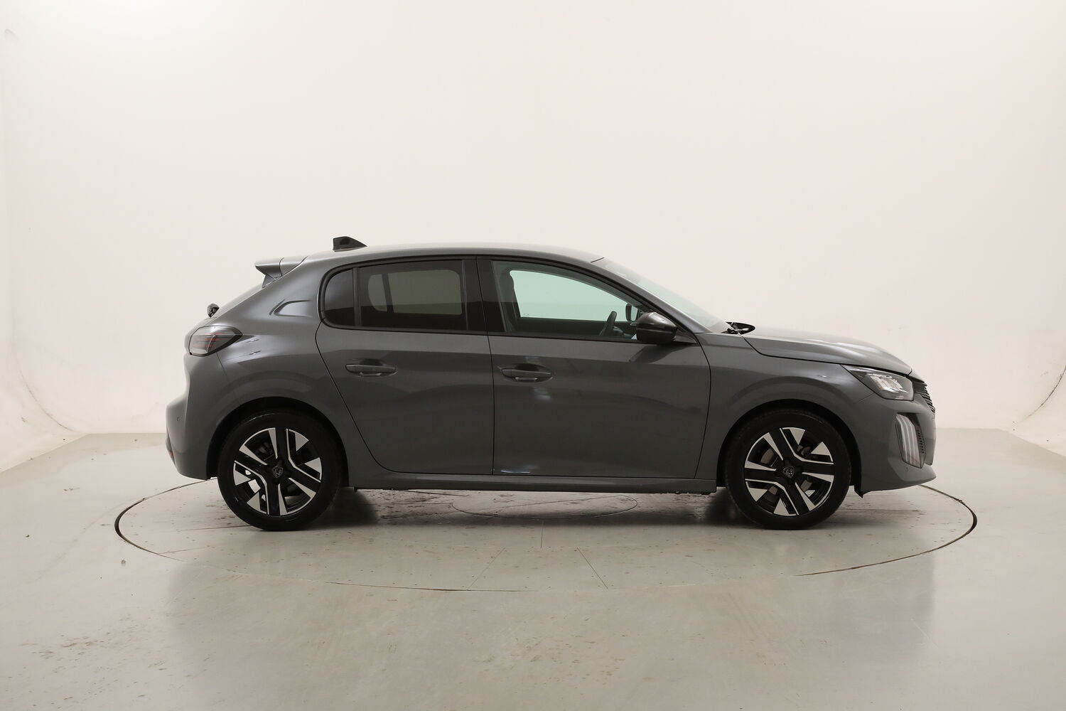 Peugeot 208 Allure usata del 2025 con 28.012 km