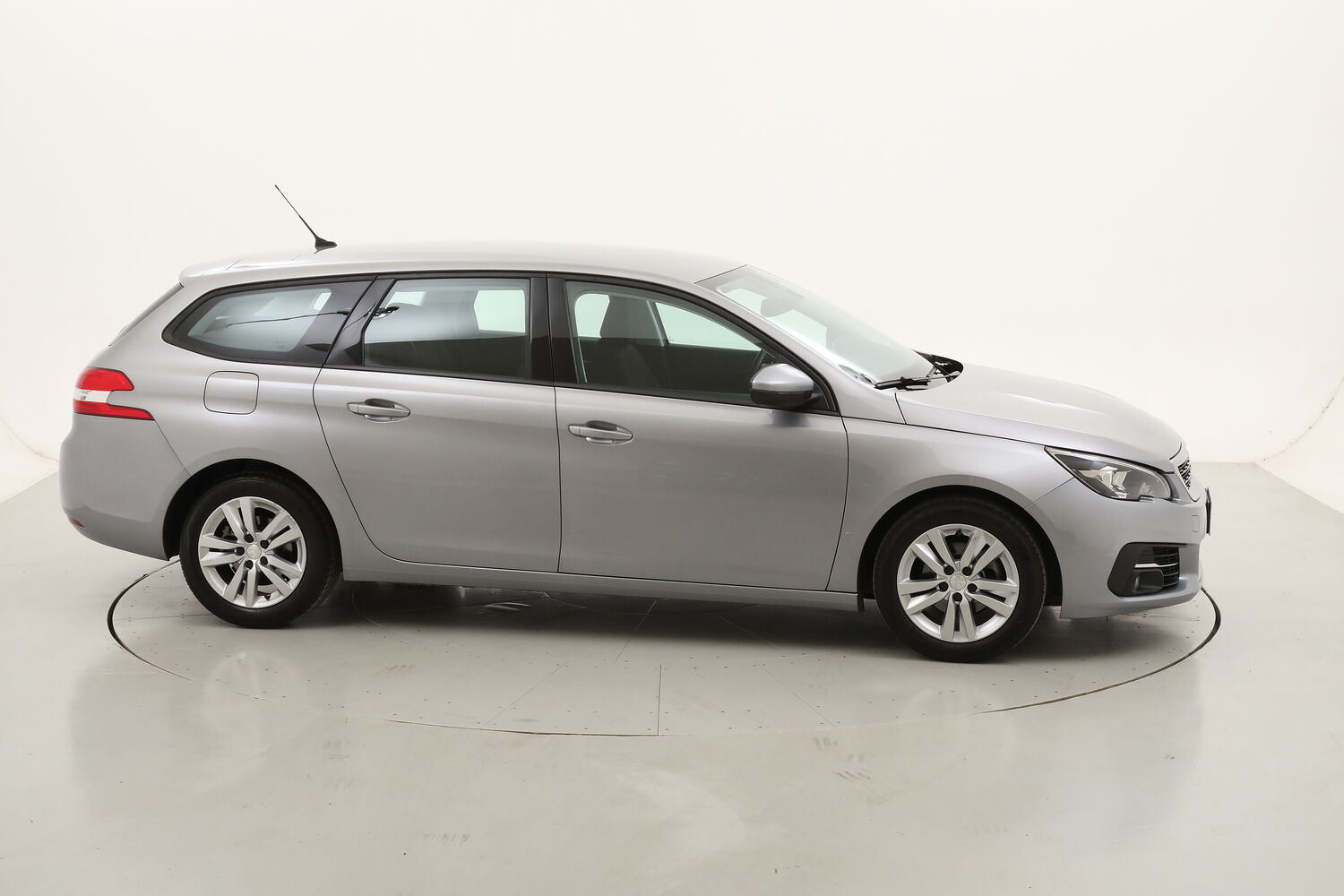 Peugeot 308 SW Business usata del 2019 con 123.666 km