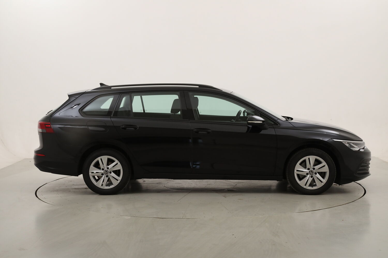 Volkswagen Golf Variant Life DSG usata del 2023 con 108.811 km