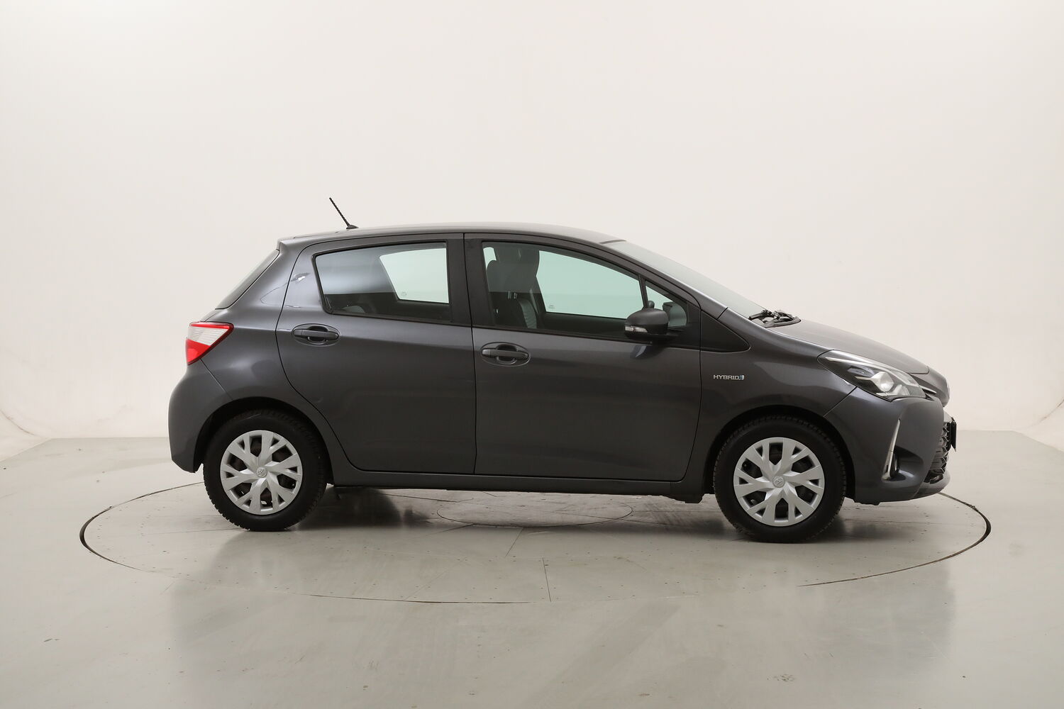 Toyota Yaris Hybrid Business usata del 2018 con 120.059 km