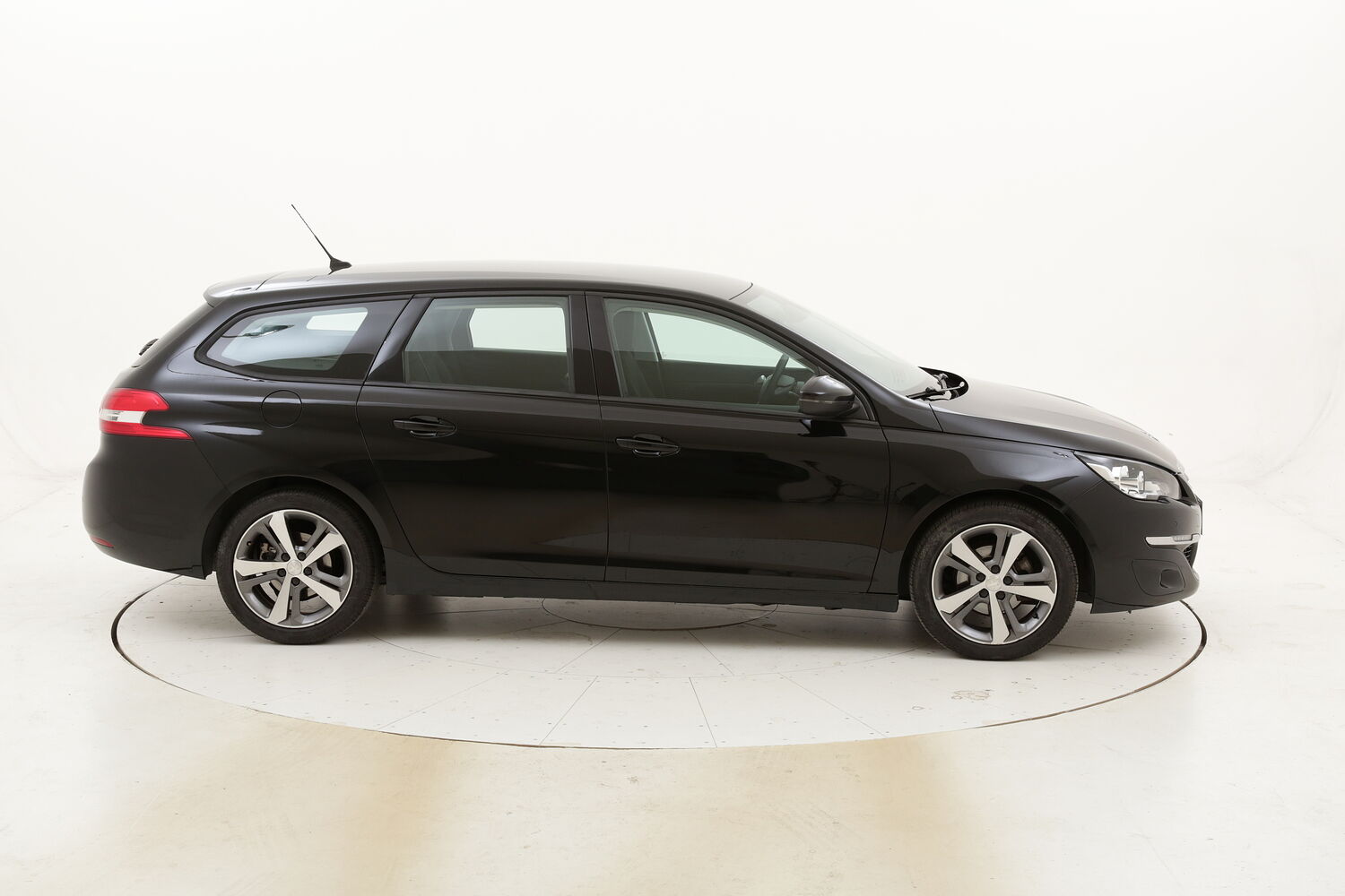 Peugeot 308 SW Business usata del 2017 con 58.104 km