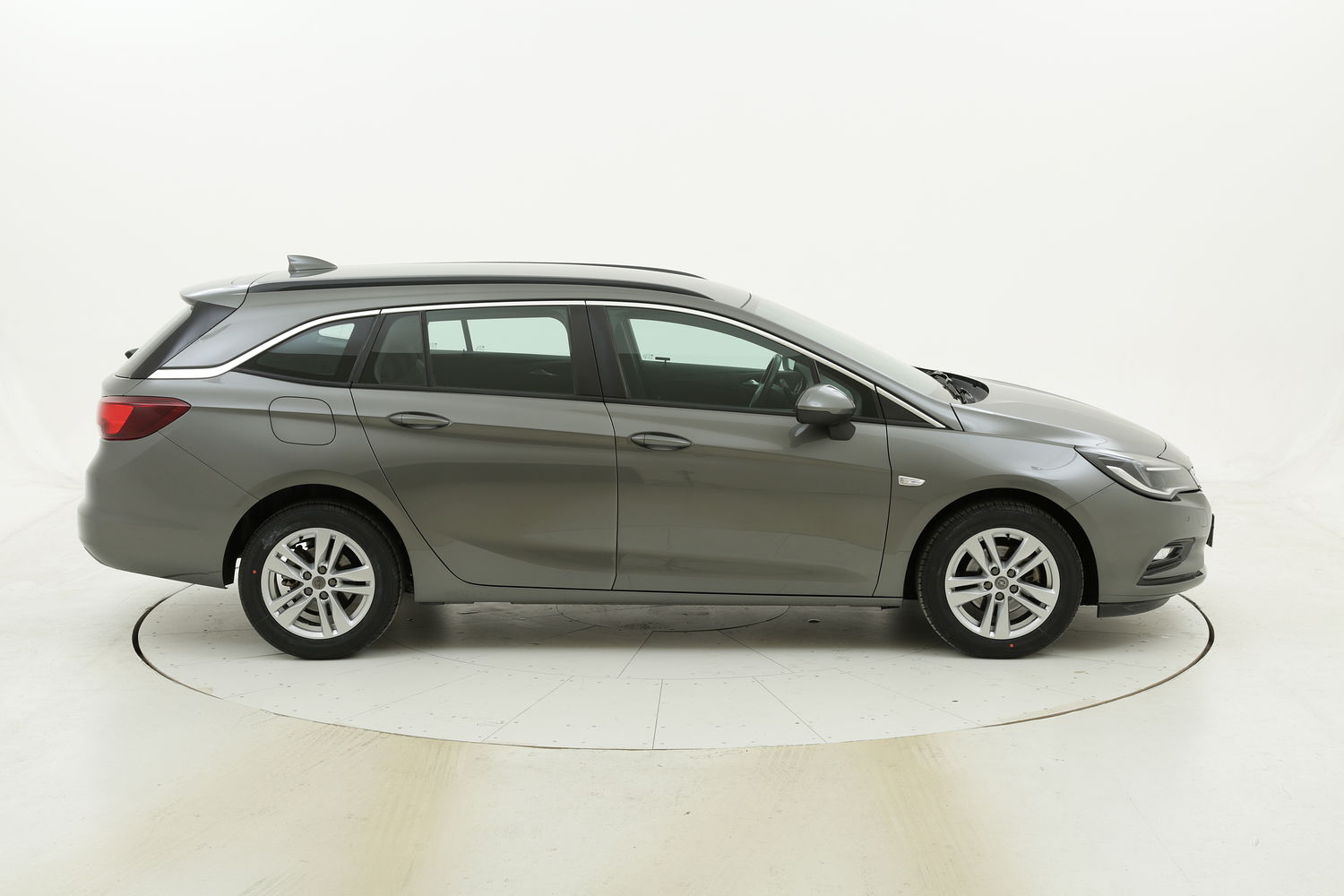 Opel Astra usata del 2017 con 64.141 km
