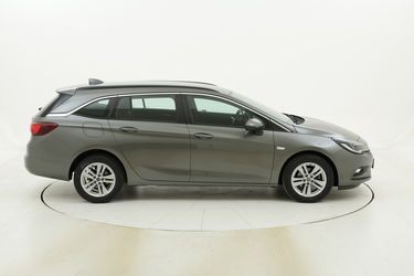 Opel Astra usata del 2017 con 64.141 km