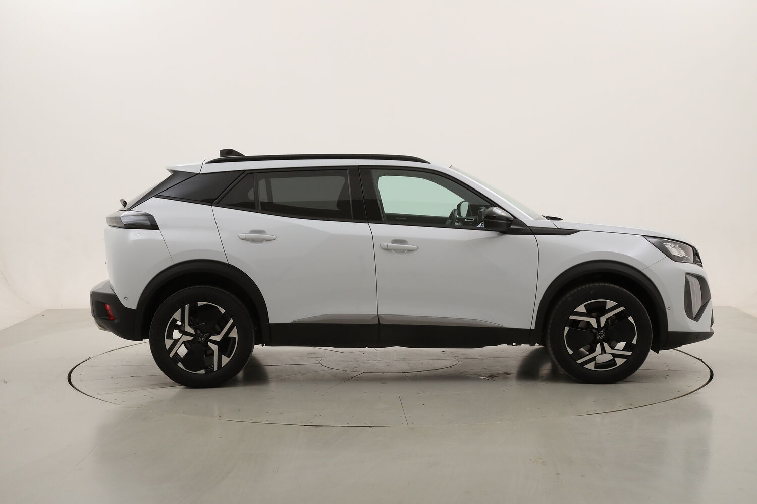 Peugeot 2008 Allure EAT8 usata del 2024 con 46.540 km