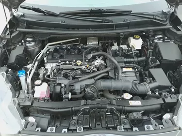 Toyota Yaris Hybrid Business 1.5 Full Hybrid 116CV Automatico Vano motore