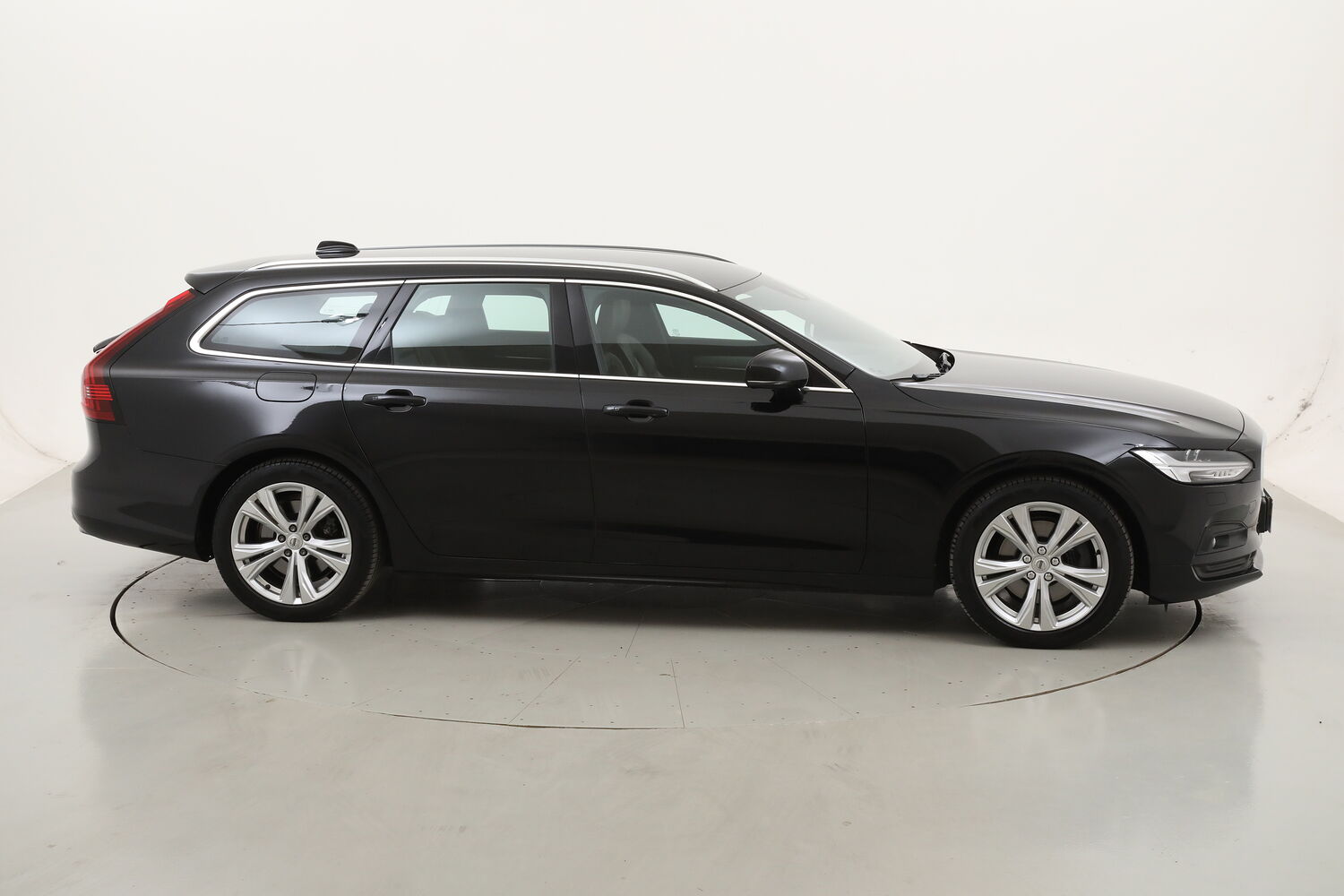 Volvo V90 B4 d Momentum Business Pro Geartronic AWD usata del 2021 con 129.638 km