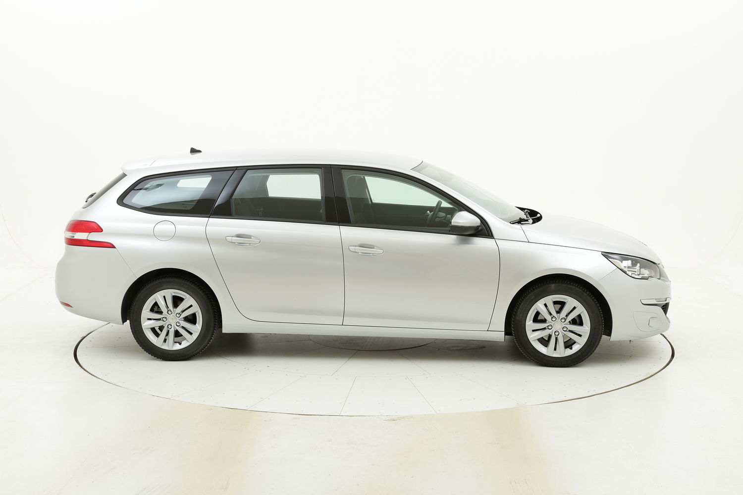 Peugeot 308 usata del 2016 con 114.523 km