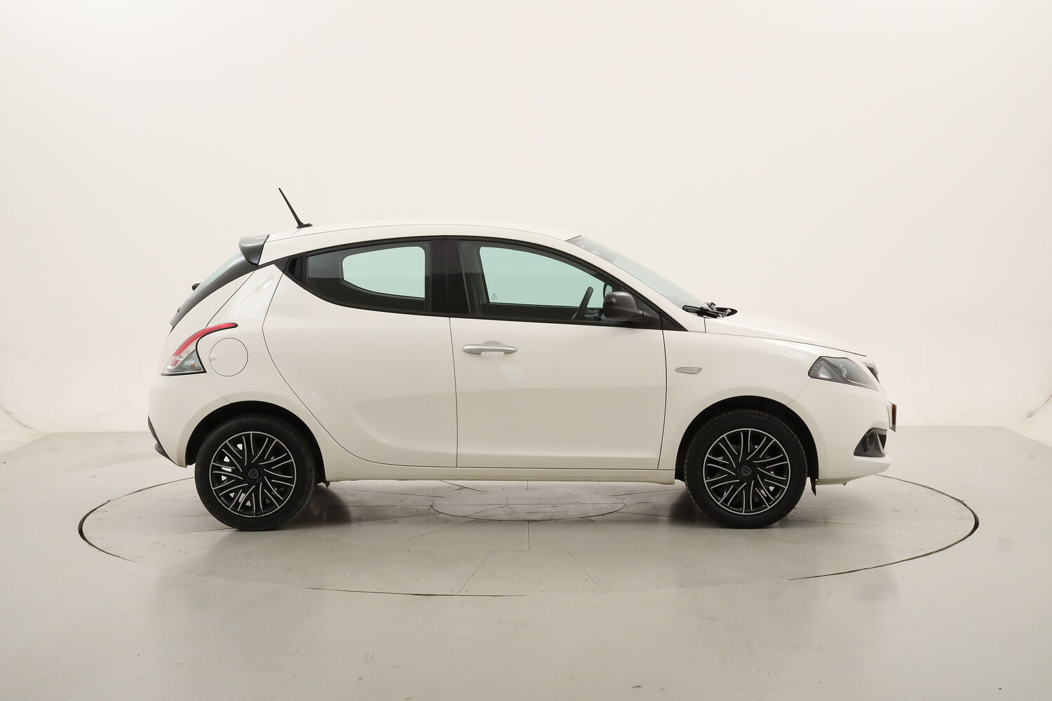Lancia Ypsilon Hybrid Gold usata del 2023 con 44.267 km