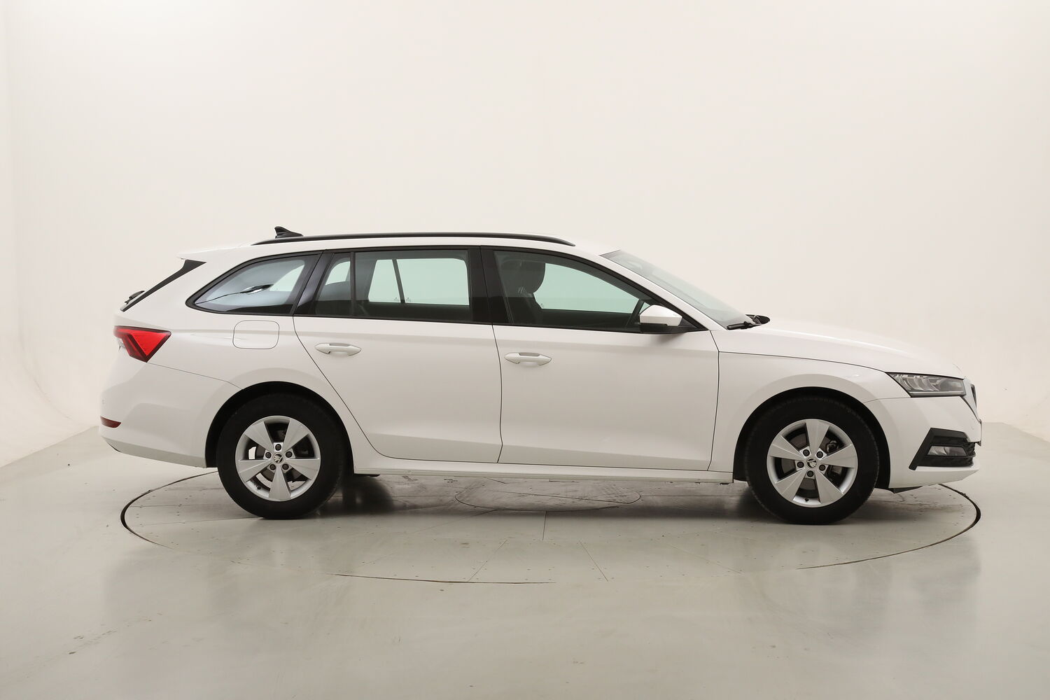 Skoda Octavia Wagon Executive DSG usata del 2023 con 93.139 km