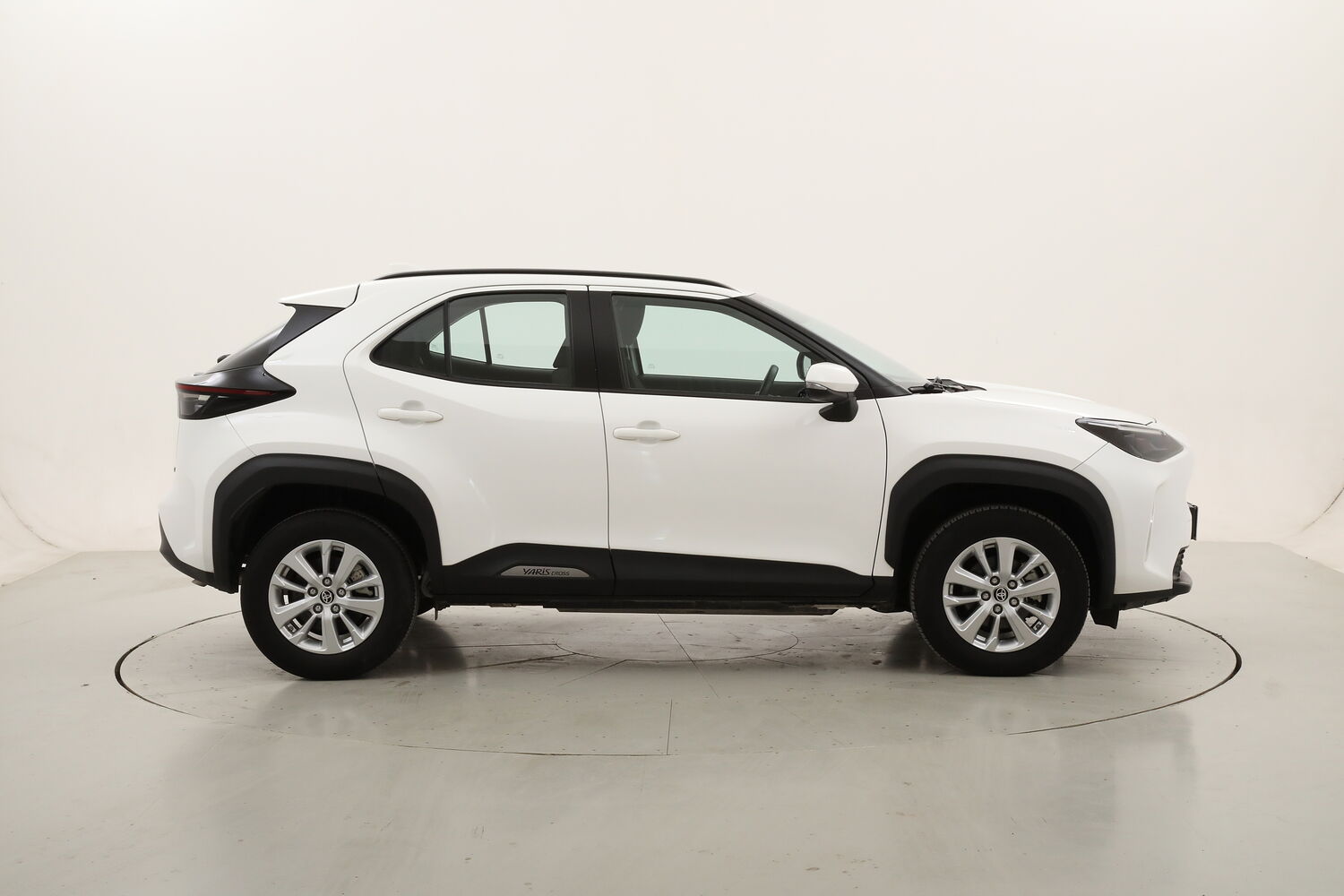 Toyota Yaris Cross Hybrid Active usata del 2024 con 24.093 km