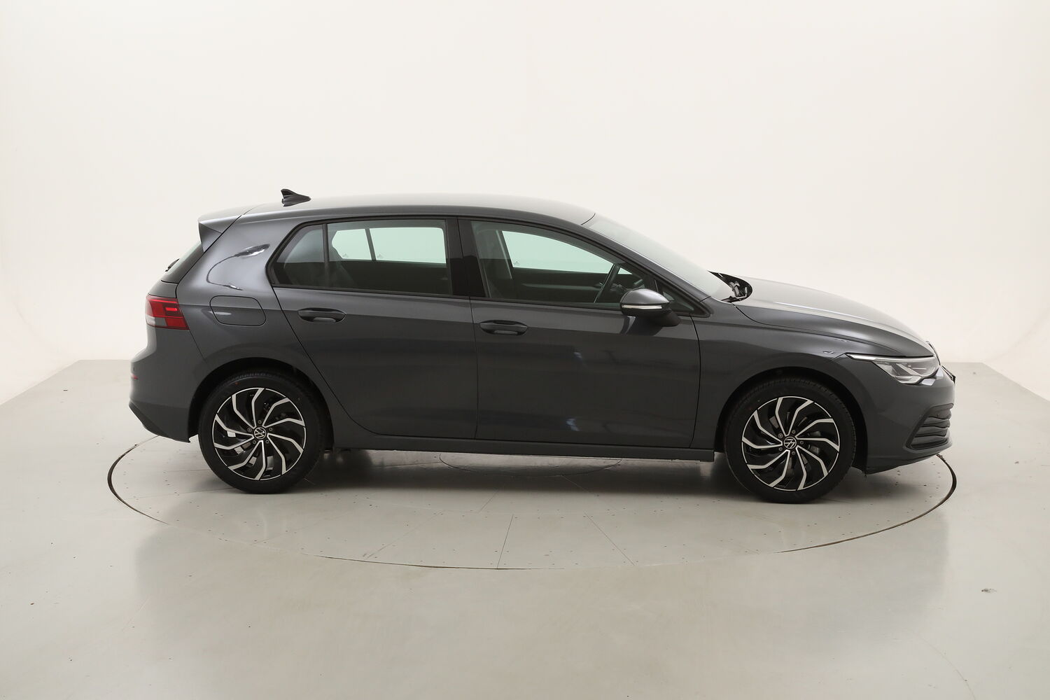 Volkswagen Golf Hybrid Life DSG usata del 2022 con 52.888 km