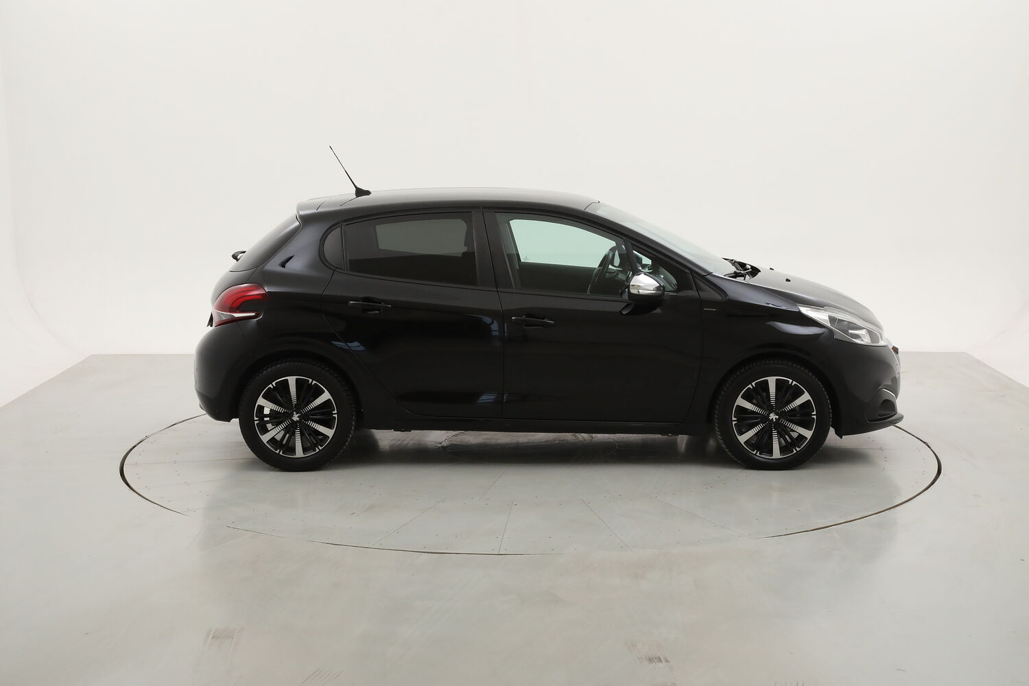 Peugeot 208 Signature usata del 2019 con 98.129 km