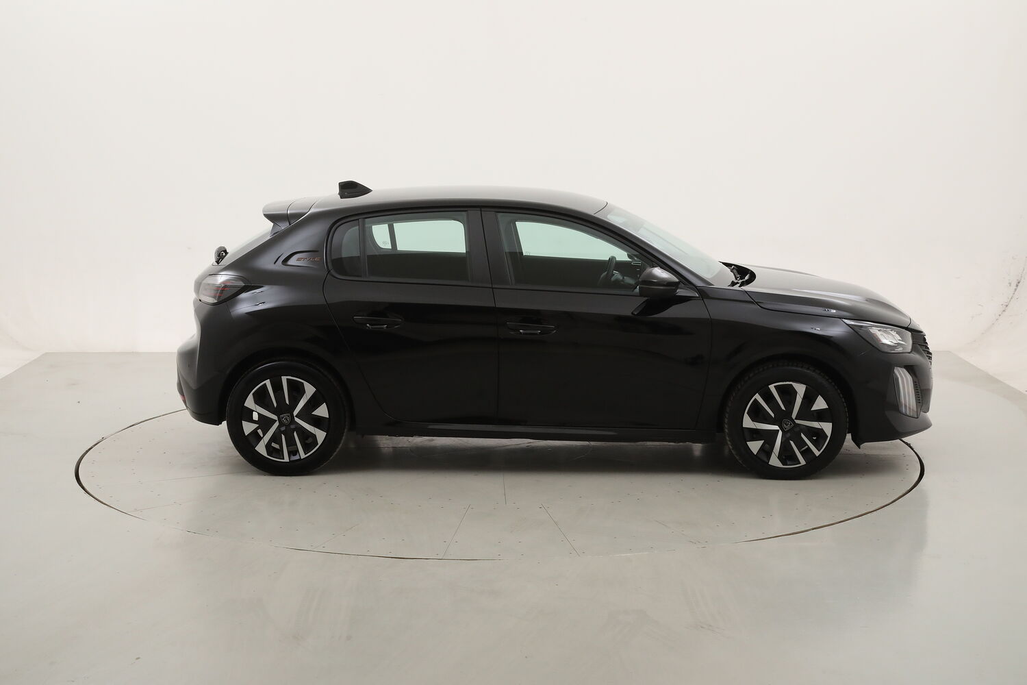 Peugeot 208 Style + Navigatore usata del 2025 con 14.082 km