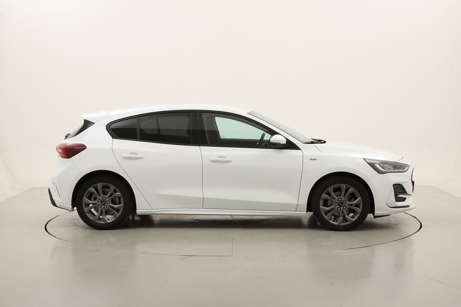 Ford Focus Hybrid ST-Line usata del 2023 con 28.853 km