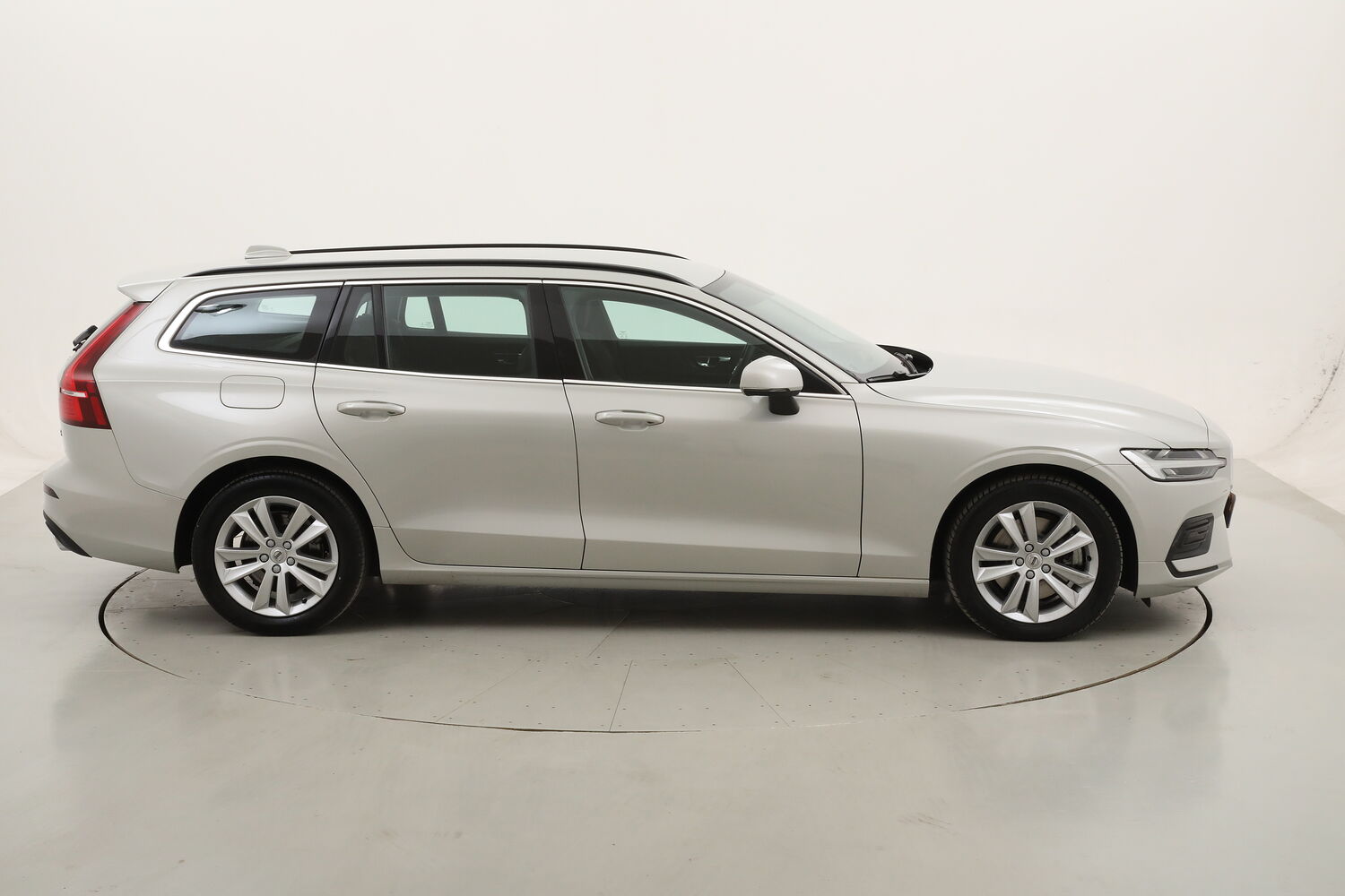Volvo V60 B3 Momentum Business Pro Geartronic usata del 2022 con 106.915 km