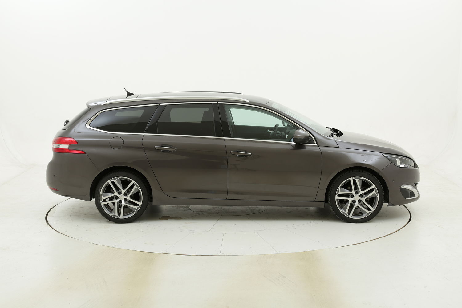 Peugeot 308 SW Allure usata del 2016 con 119.939 km
