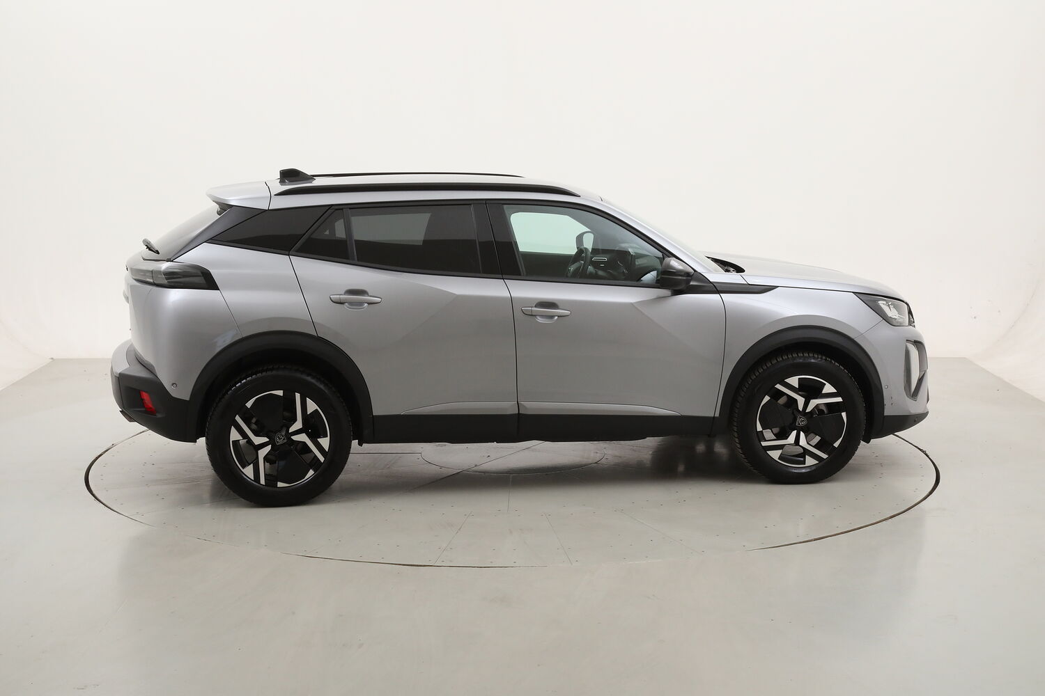 Peugeot 2008 Allure usata del 2024 con 16.796 km