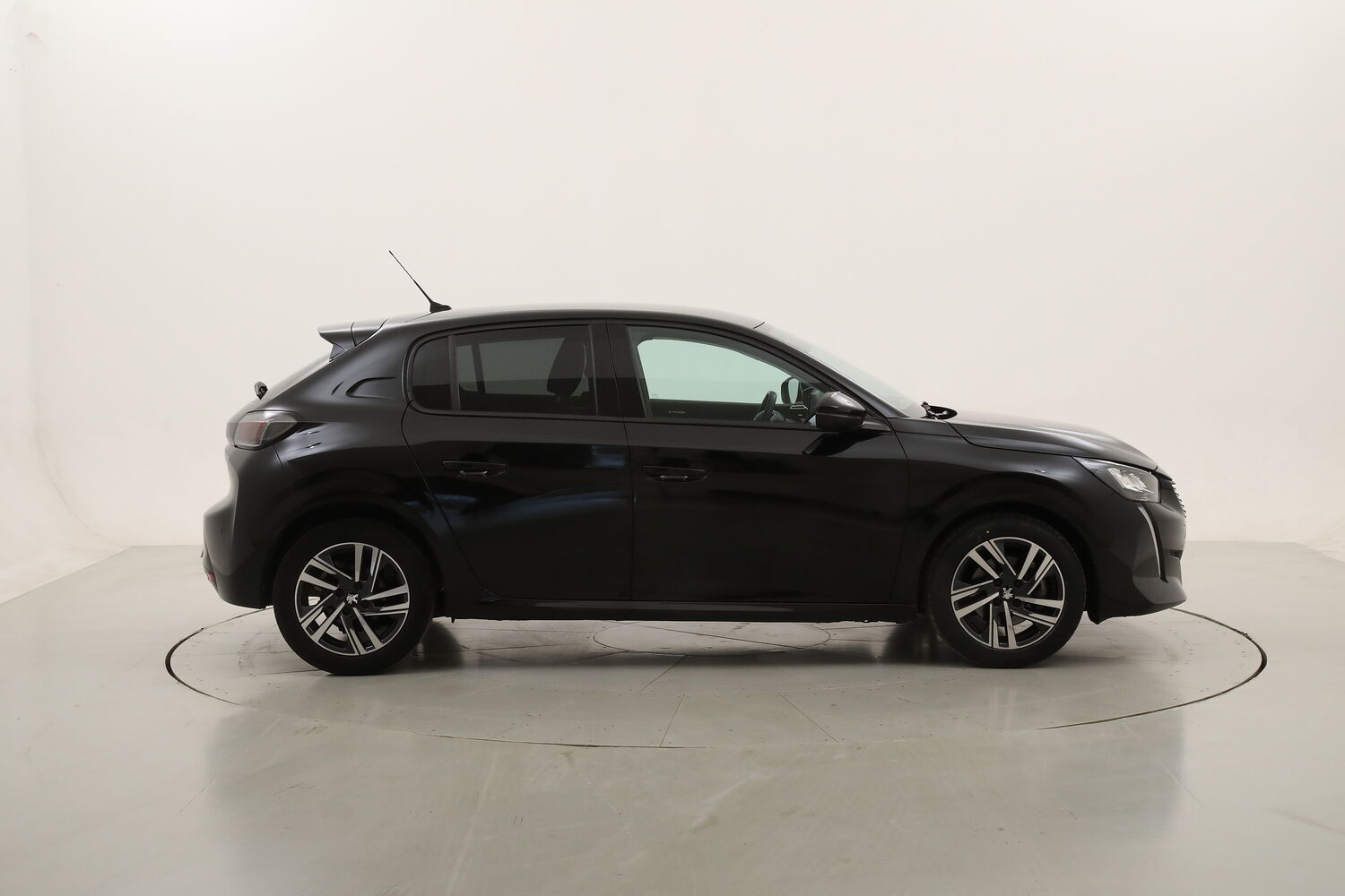 Peugeot 208 Allure Pack usata del 2023 con 27.248 km