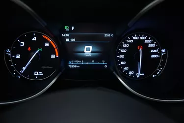 Alfa Romeo Stelvio Business AT8 RWD 2.1 Diesel 160CV Automatico Interni