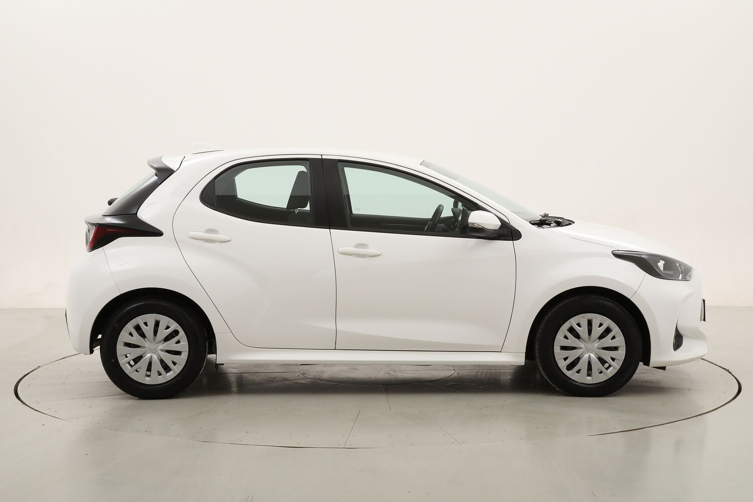 Toyota Yaris Hybrid Business usata del 2022 con 62.955 km