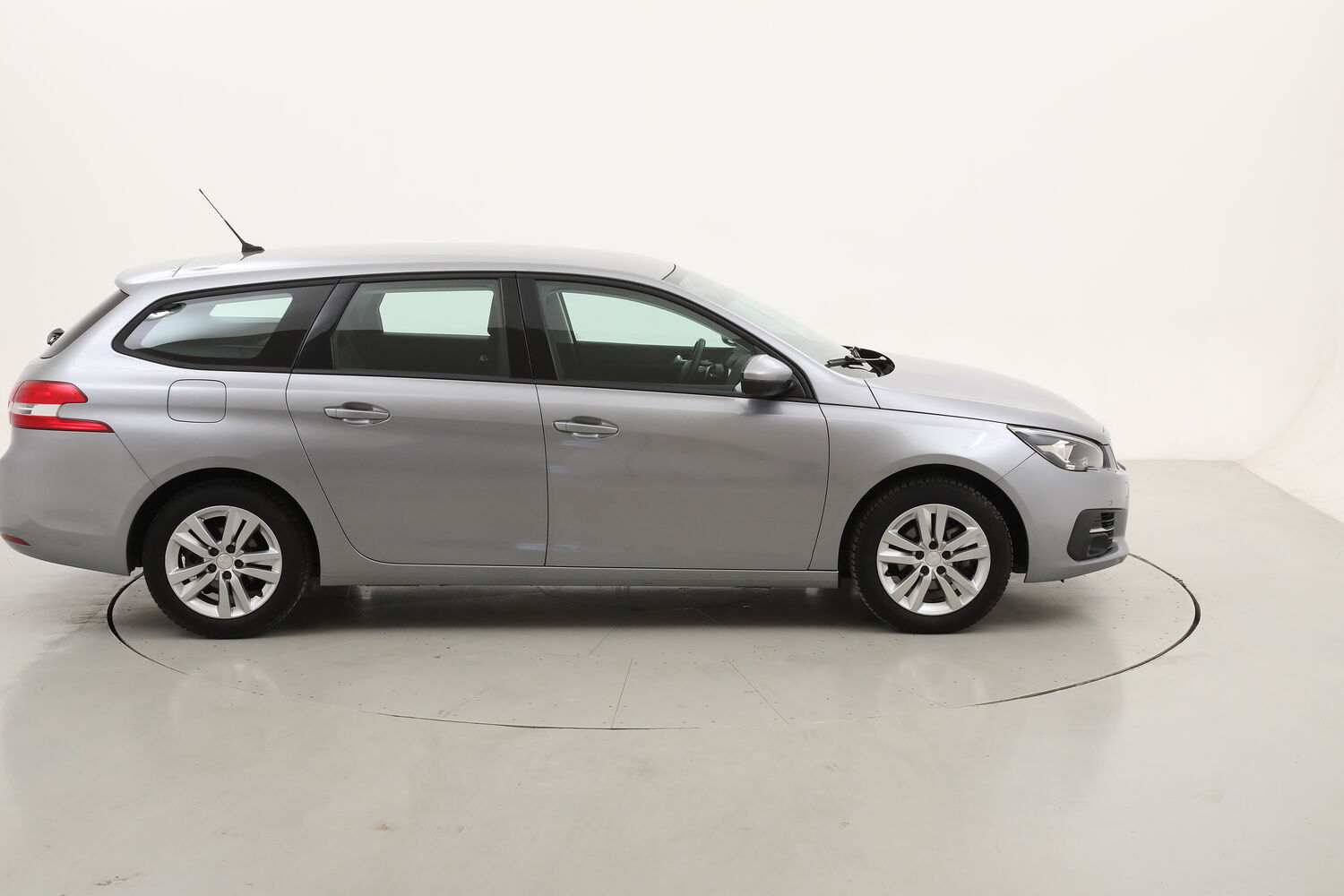 Peugeot 308 SW Business EAT8 usata del 2020 con 106.363 km