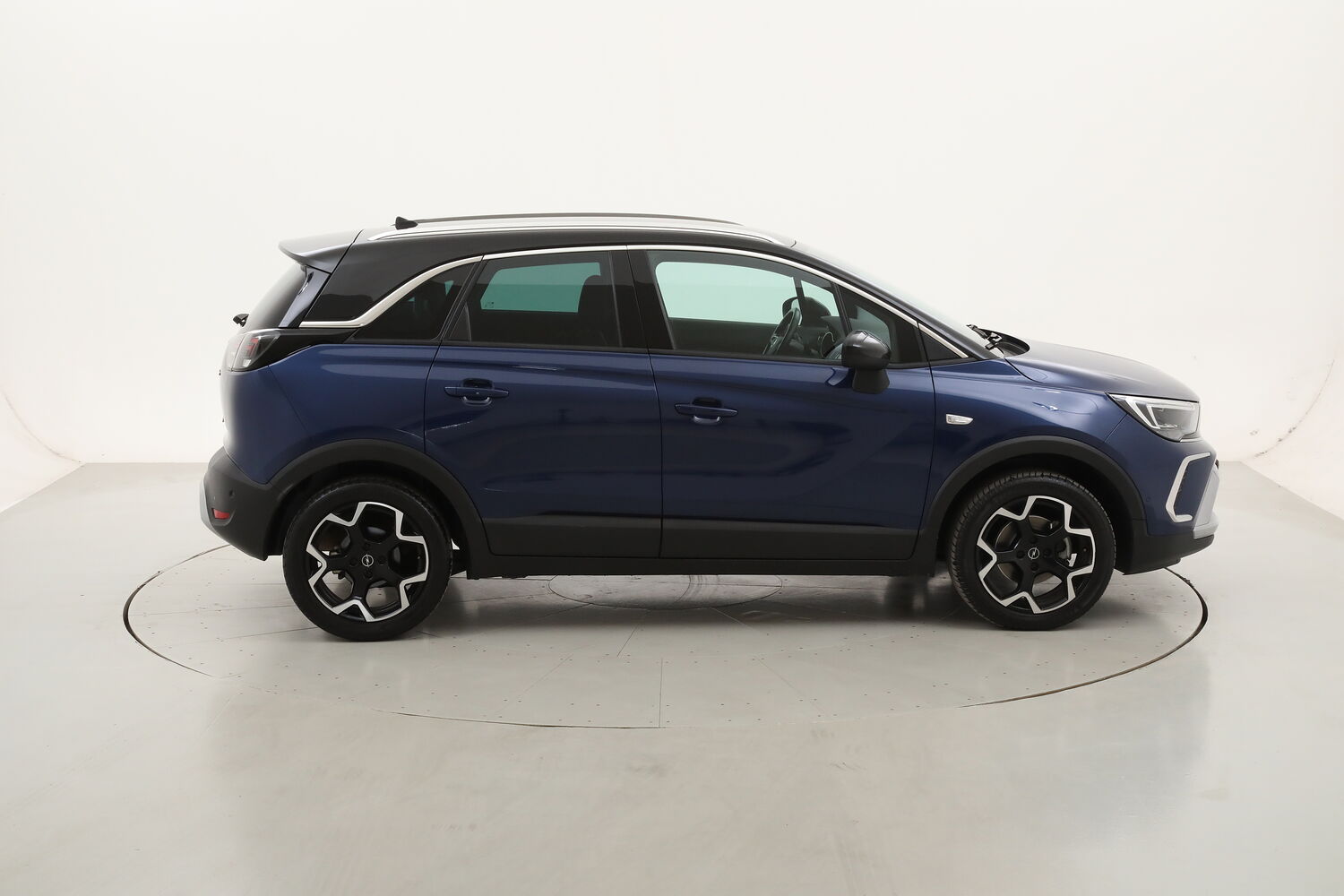 Opel Crossland Elegance AT6 usata del 2023 con 43.800 km