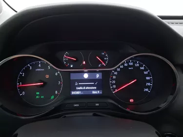 Opel Crossland Elegance AT6 1.2 Benzina 131CV Automatico Interni
