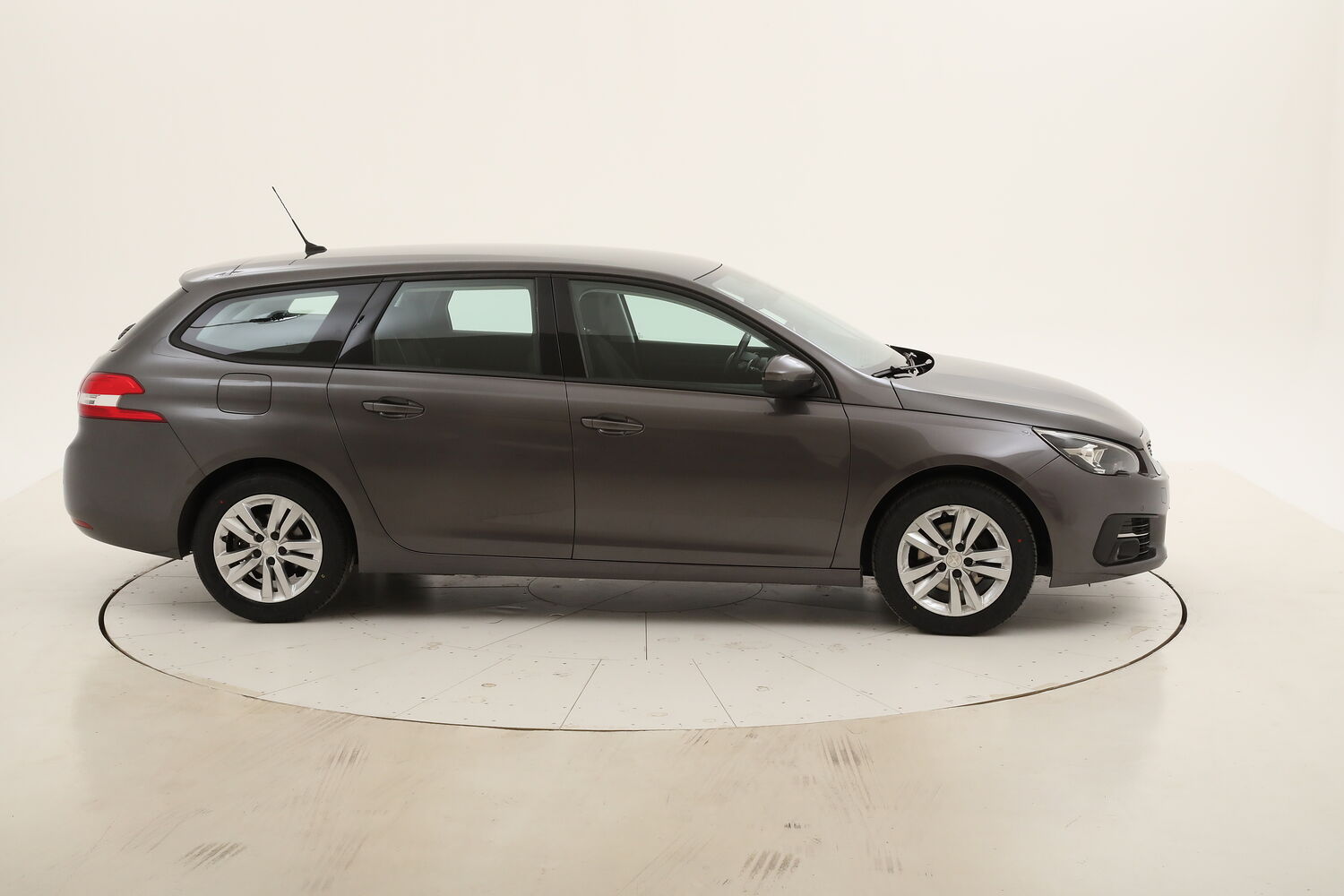 Peugeot 308 SW Business EAT8 usata del 2021 con 76.474 km