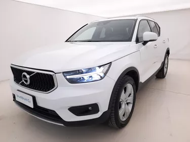 Volvo XC40 D3 Momentum Pro 2.0 Diesel 150CV Manuale Visione frontale