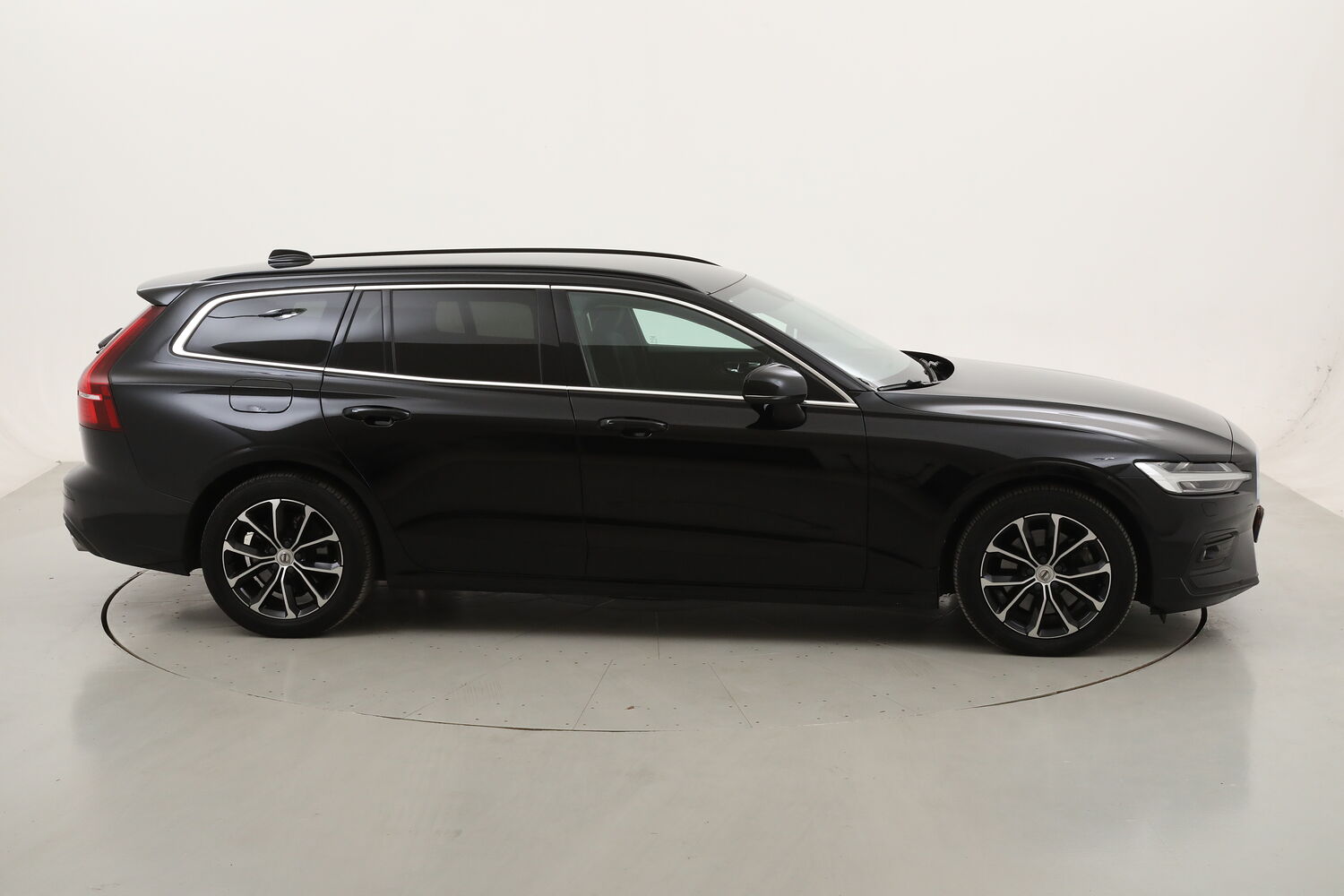 Volvo V60 B4 (d) Momentum Business Pro Geartronic usata del 2021 con 96.170 km