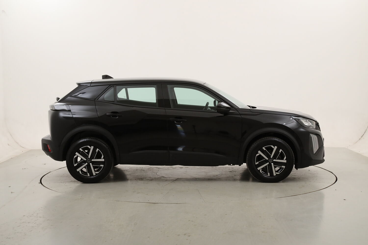Peugeot 2008 Active + RetroCamera & Navigatore usata del 2024 con 35.064 km