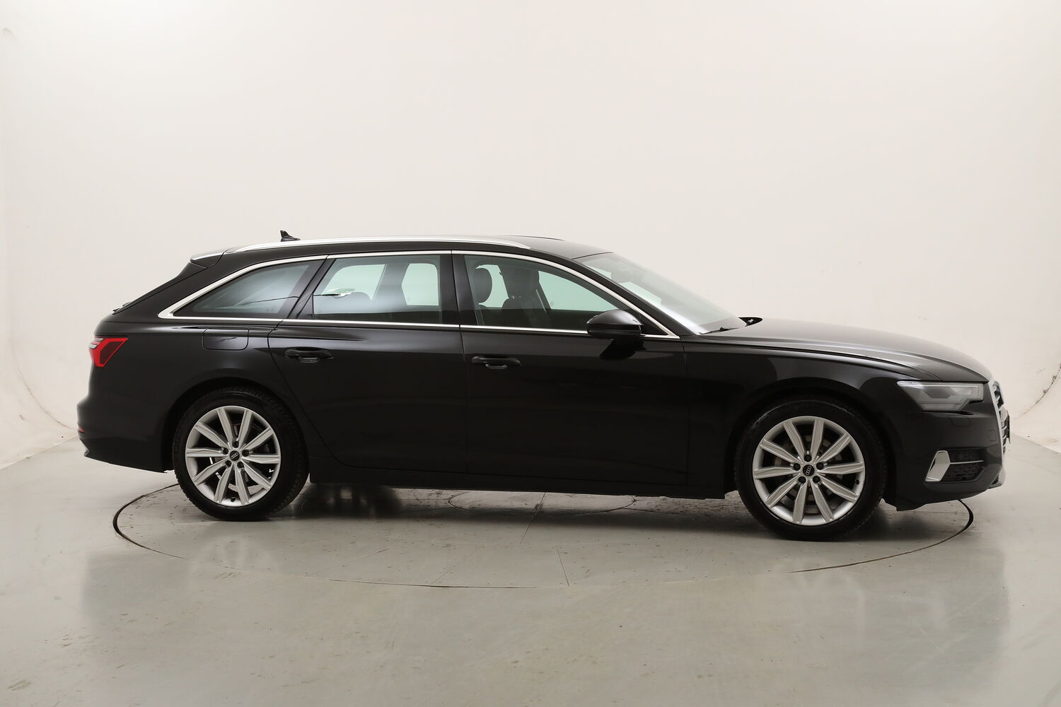 Audi A6 Avant Business Sport S Tronic quattro usata del 2023 con 127.300 km