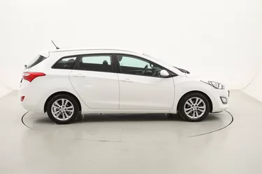 Hyundai i30 Wagon Comfort 1.6 Diesel 110CV Manuale Hyundai i30 Wagon Comfort 1.6 Diesel 110CV Manuale