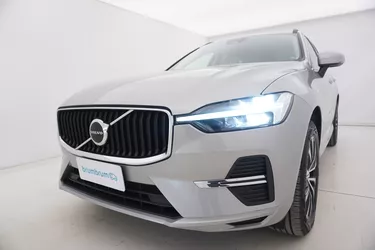 Volvo XC60 B4 Essential 2.0 Mild Hybrid 197CV Automatico Visione frontale